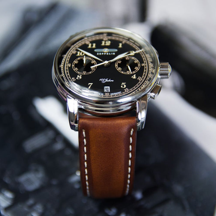 Montre Zeppelin 100 ans Zeppelin Chrono 42mm acier quartz noir 7674-3