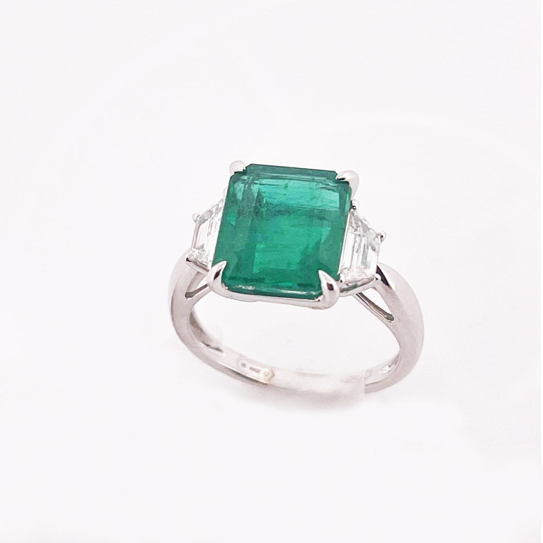 18kt white gold diamonds emerald Zambia CAP2196 ring