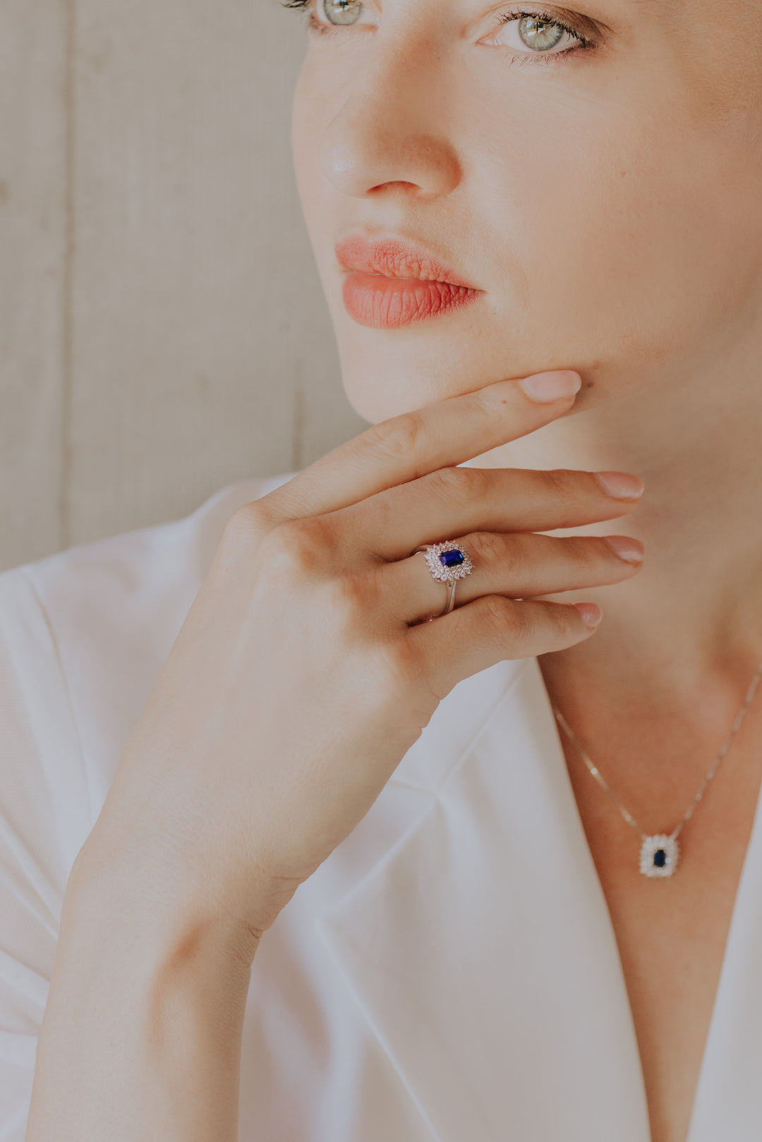 Comete gouden ring met diamanten en achthoekige saffier ANB 2623