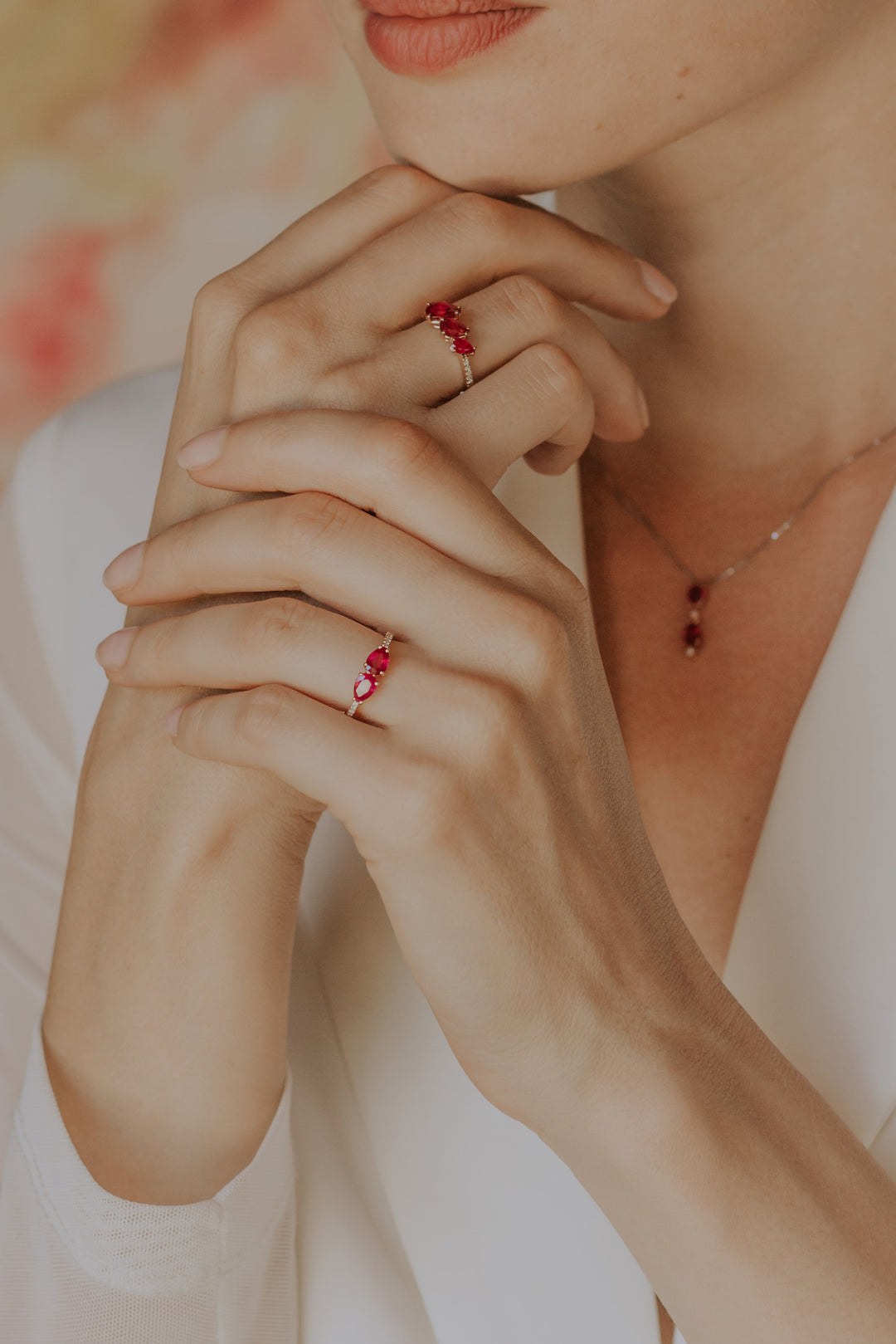 Comete-ring in roségoud met diamanten en robijnen druppel ANB2636