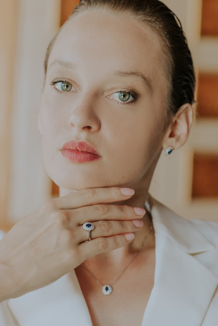 Comete-Goldring mit Diamanten und ovalem blauem Saphir ANB2621
