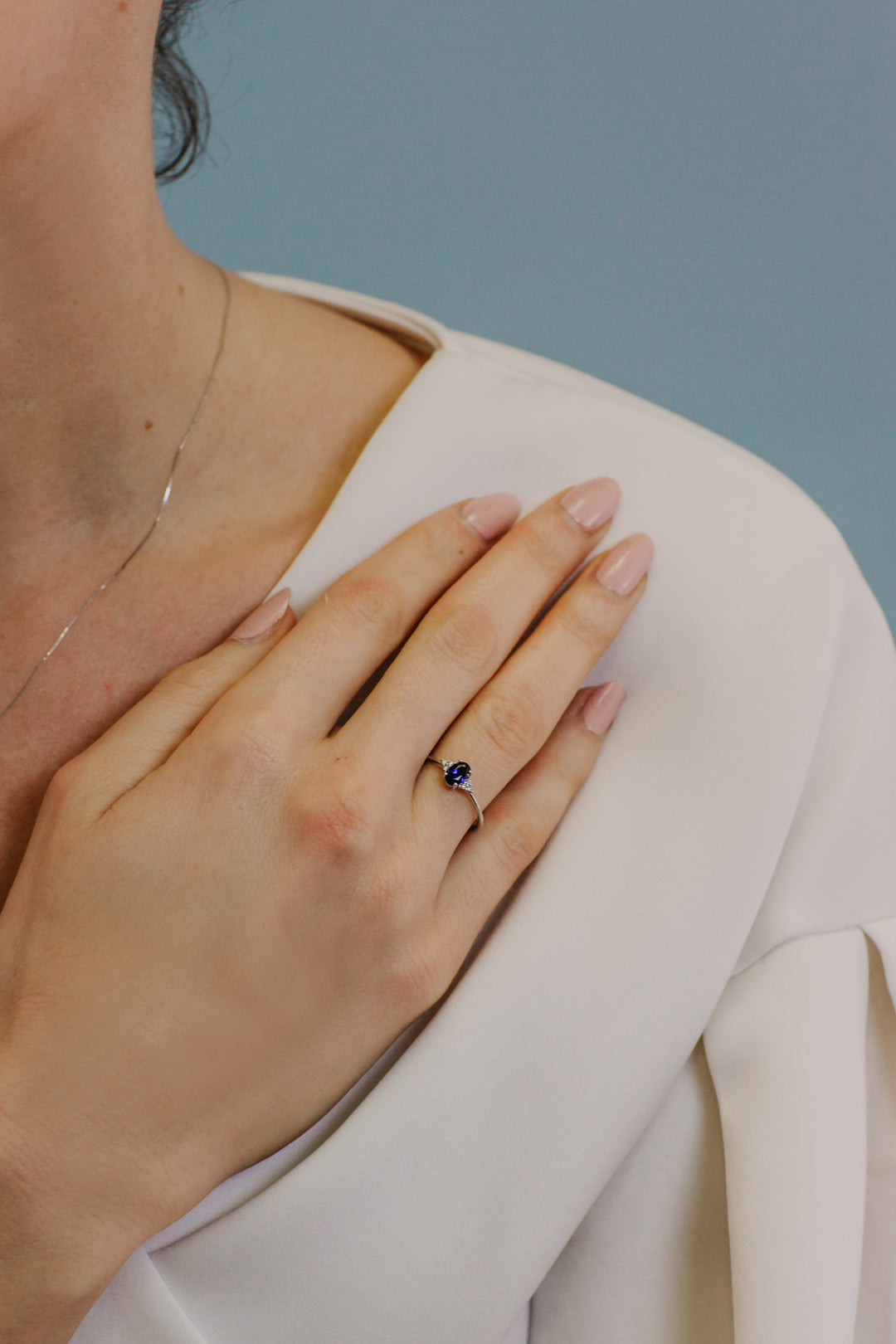 Comete gouden ring met diamanten en ovale saffier ANB2652