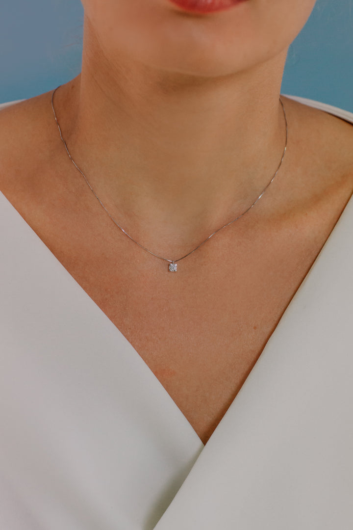 Comete Halsketting Slanke lichtpunt in goud en diamant GLB1360
