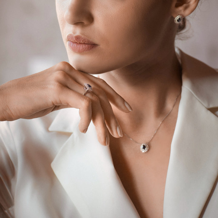 Comete-Halskette aus Gold, Diamanten und ovalem blauem Saphir GLB1601
