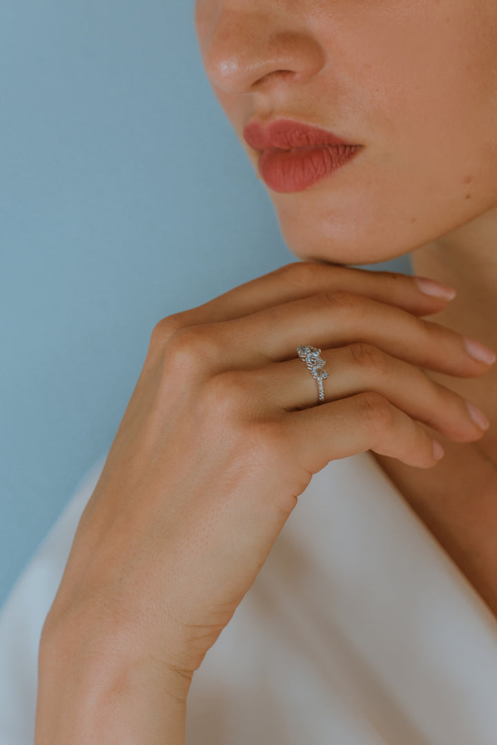 Comete-Goldring mit Diamanten und Aquamarin-Tropfen ANQ329