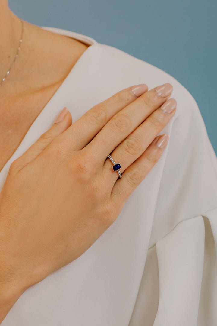Comete gouden ring met diamanten en blauwe saffier ANB2565