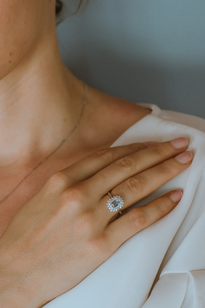 Comete gouden ring met diamanten en achthoekige aquamarijn ANQ324