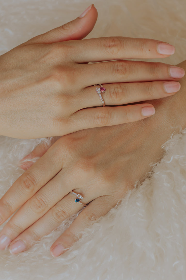 Comete gouden ring met diamanten en saffierdruppel ANB2631