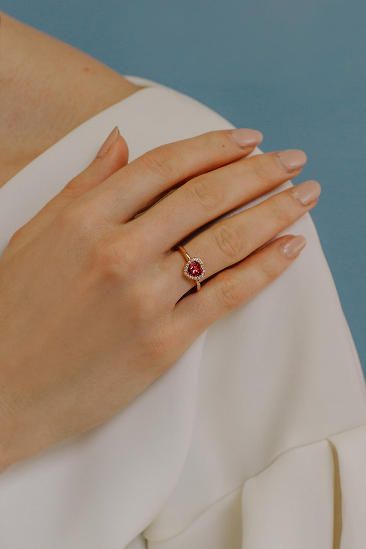 Comete gouden ring met diamanten en roze topaas hart ANB2592