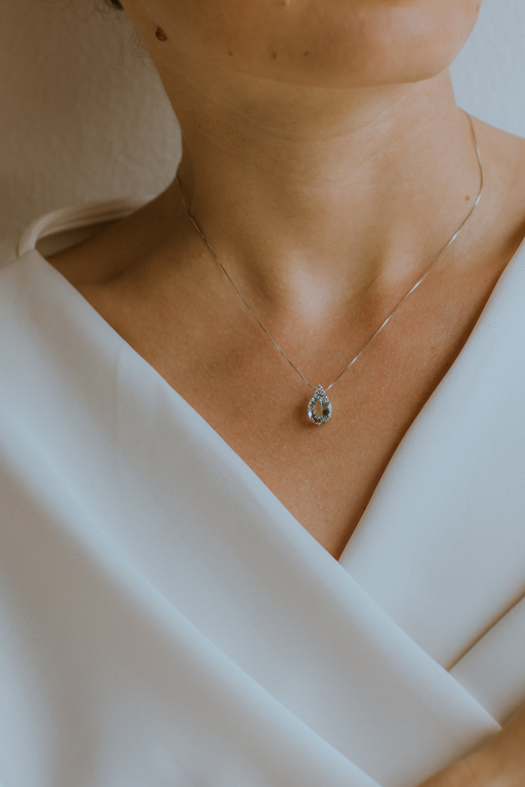 Comete-Halskette aus Golddiamanten und ovalem Aquamarin GLQ300