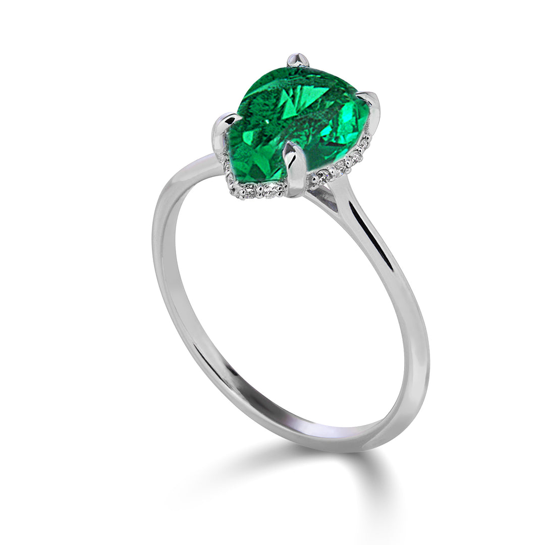 Mikiko een 18k smaragdgroene druppel 10x7 bezet met diamanten MA5226O4BE