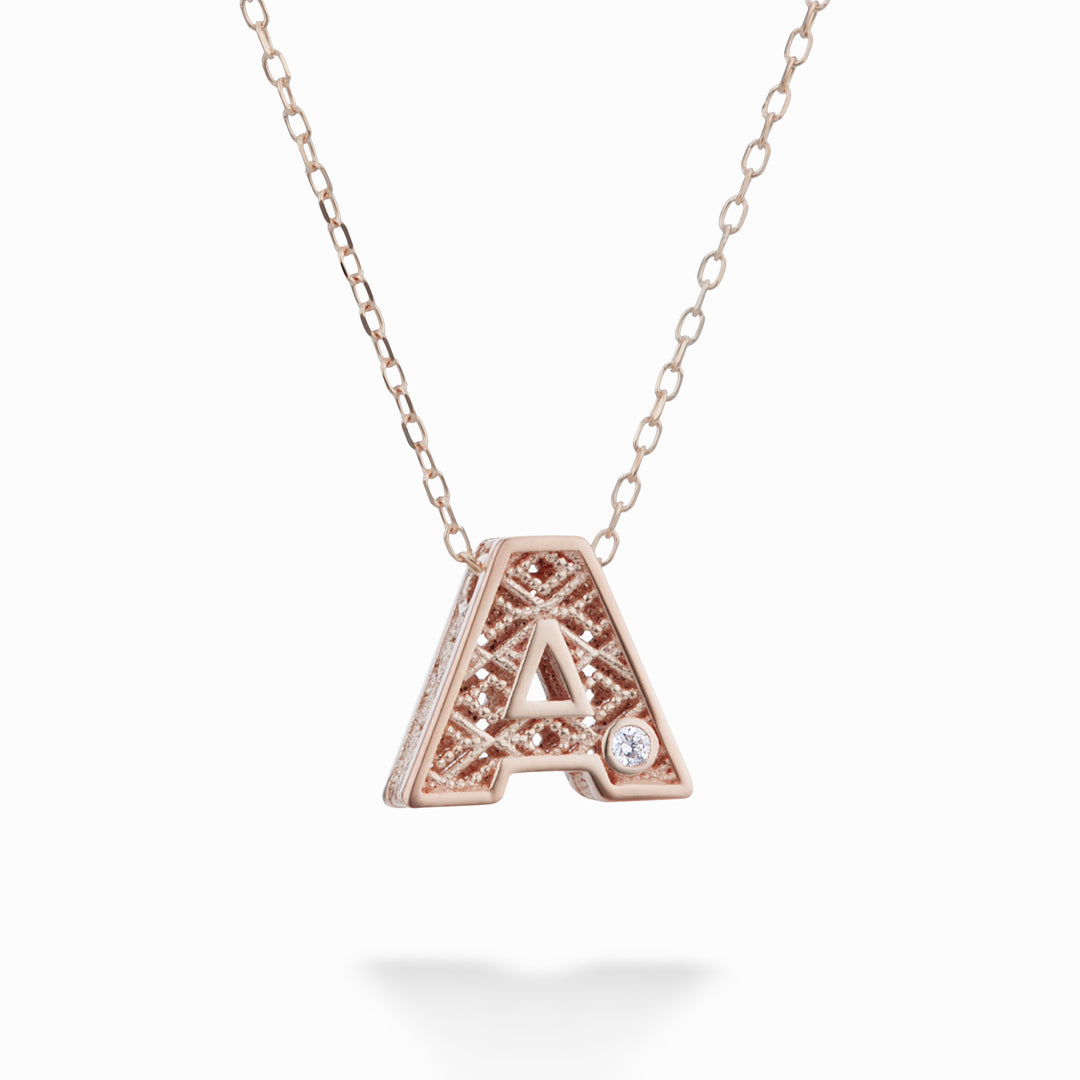 Mikiko cl 18k roségouden letterdiam. ct.0,01 MDLETAO3