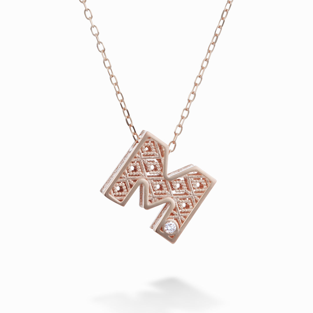 Mikiko cl 18k letter m roségoud diam. ct.0,01 MDLETMO3